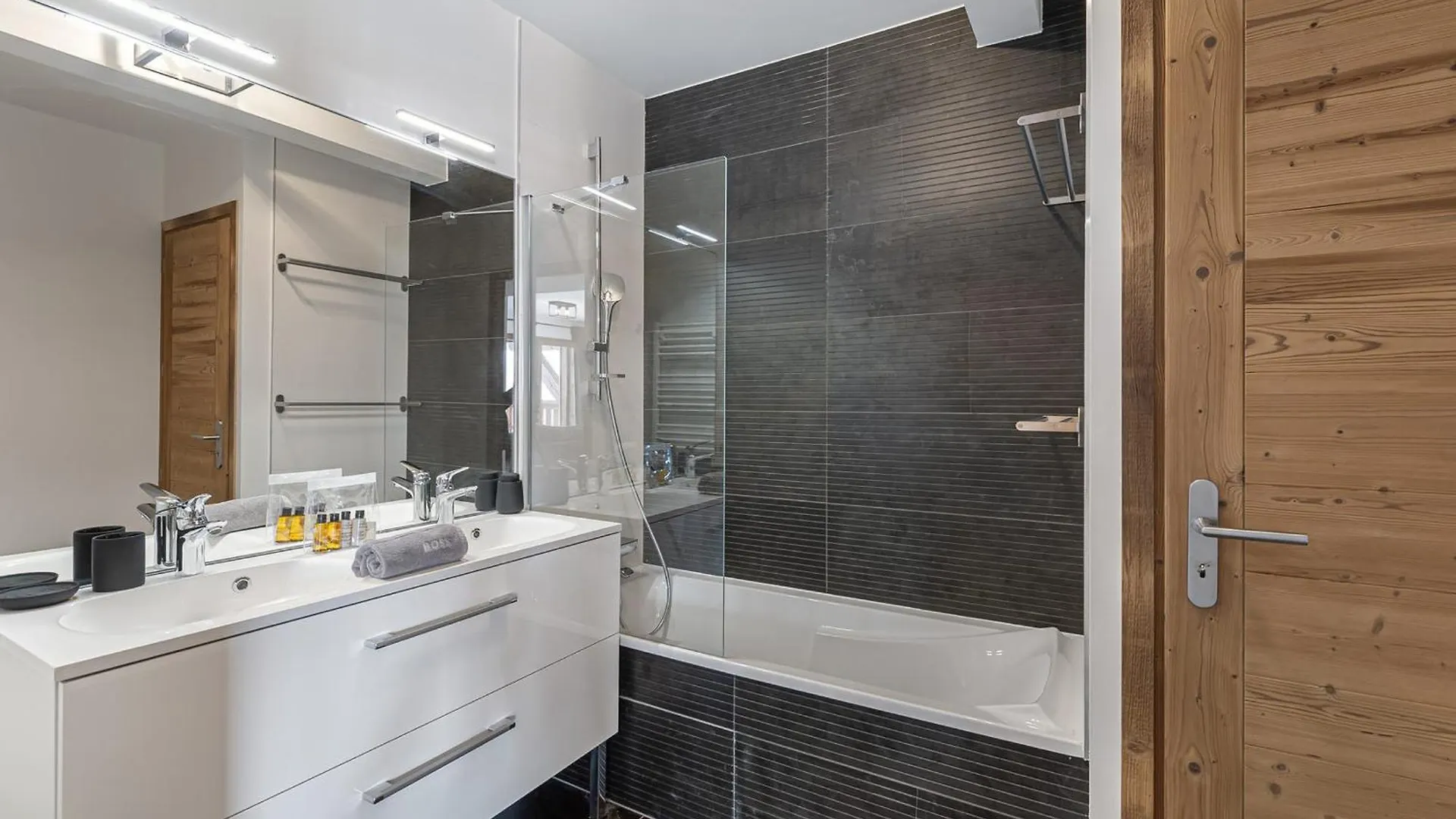 Neuf 3P Avec Parking Et Services Inclus A Megeve - Fr-1-569-70 0*,  France